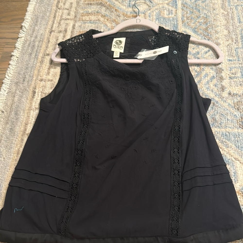 Tiny Small black top NWT